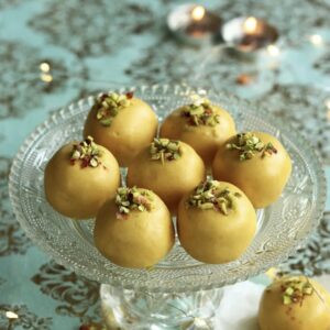 DIWALI FARAL - BESAN LADOO